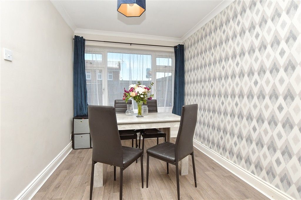 Property photo 2 of 9 Lounge/Diner