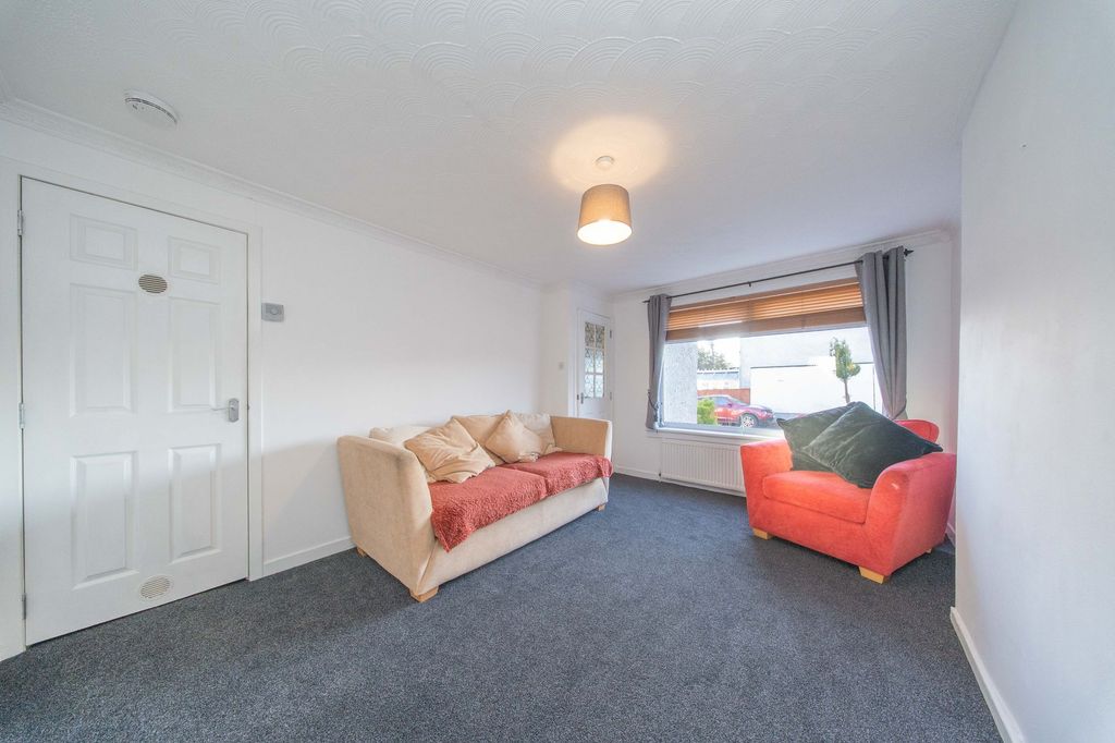 Property photo 2 of 23 Lounge