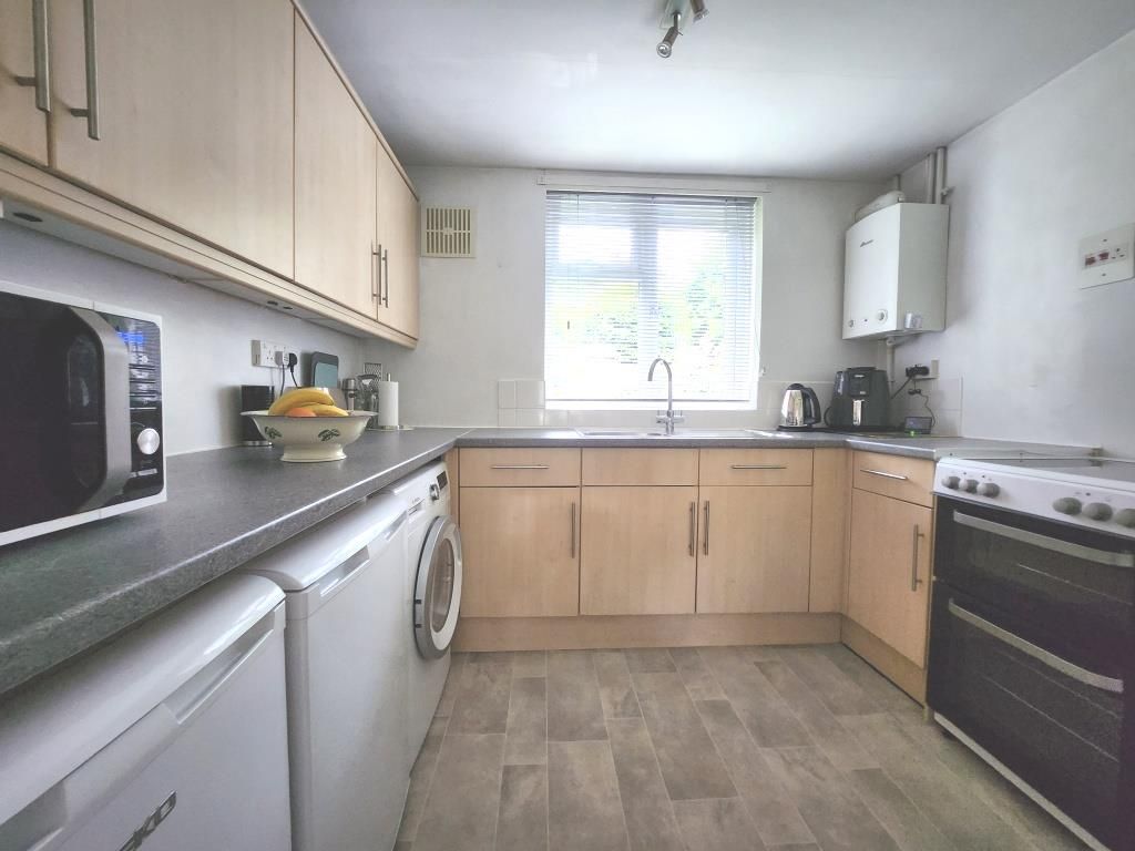 Property photo 3 of 9 Kitchen 2.Jpg