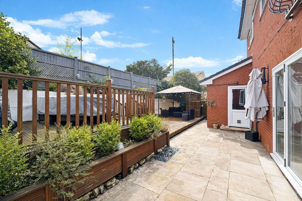 Property photo 2 of 24 External