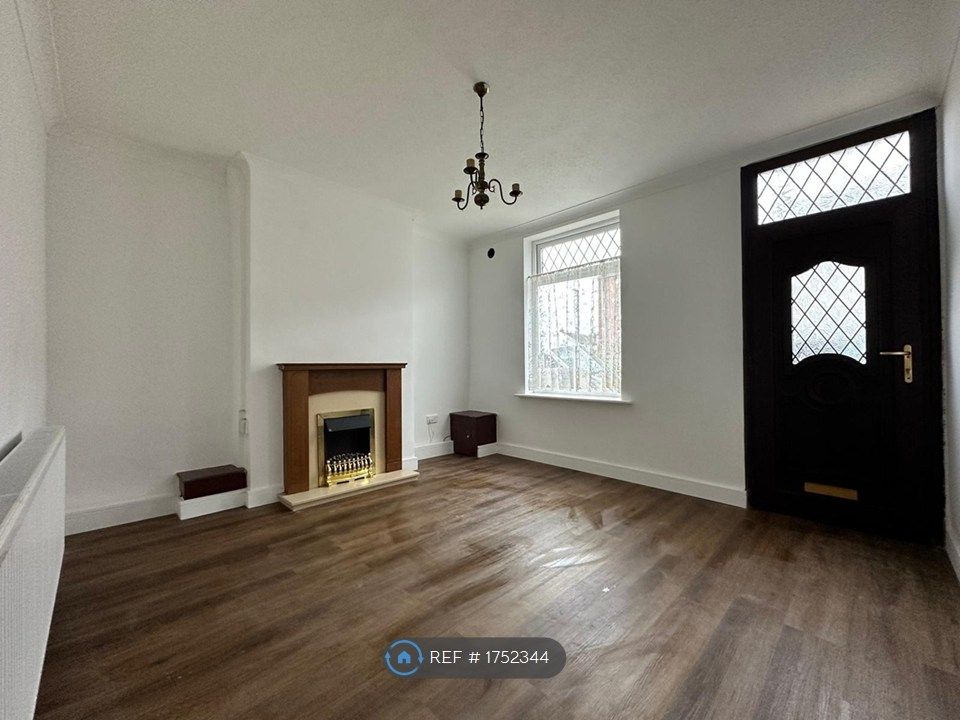 Property photo 2 of 18 Living Room