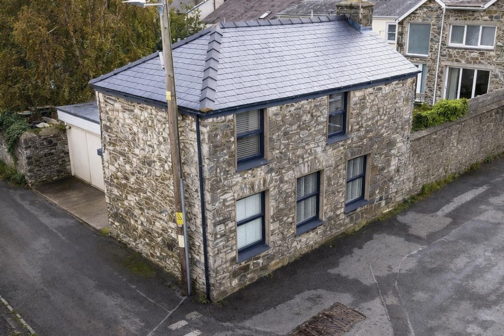 Property photo 2 of 16 9Ec5664A-12F0-4199-9416-7A17Ebc6263A.Png