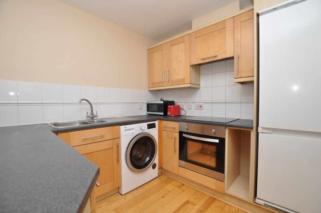 Property photo 3 of 8 Photo 02