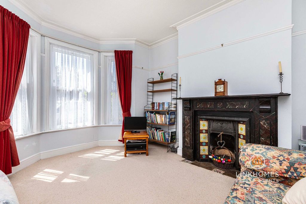 Property photo 2 of 29