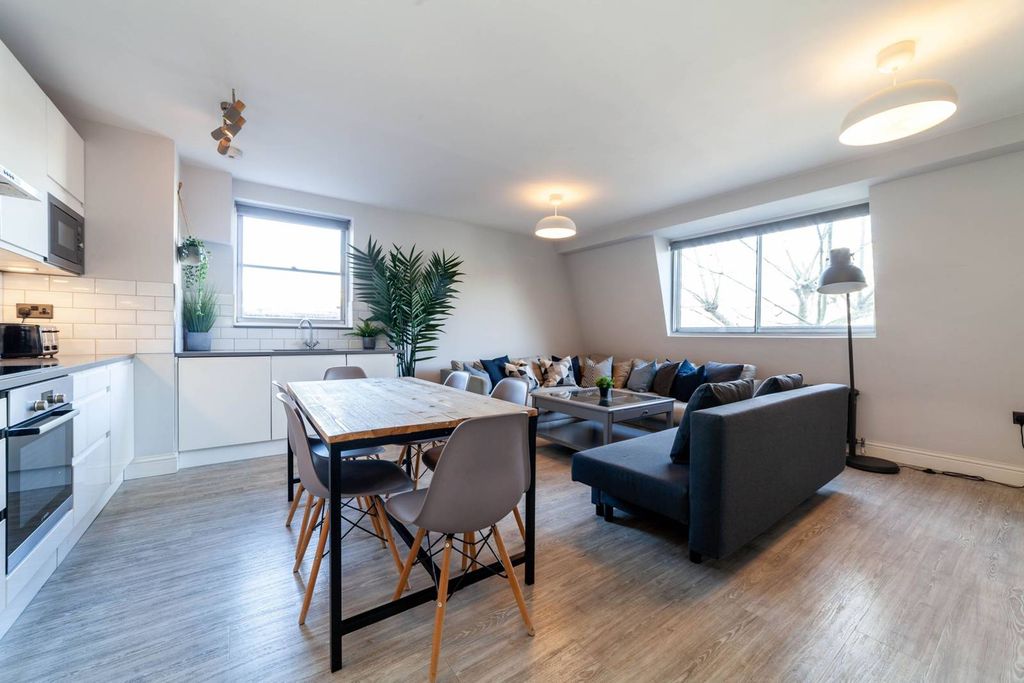 Property photo 1 of 33