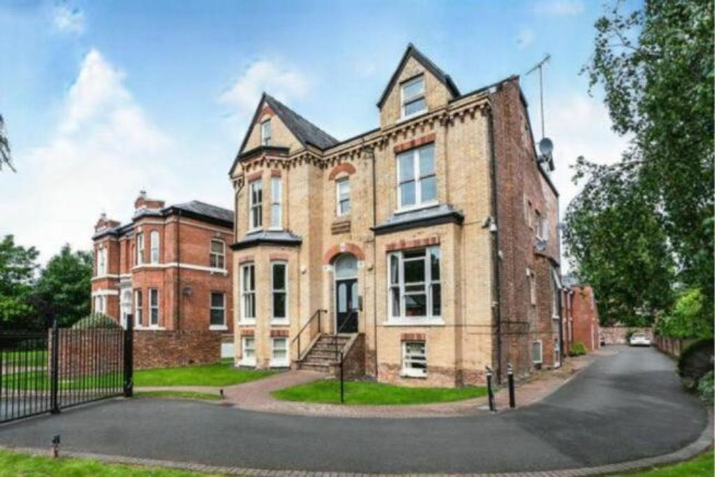 Property photo 1 of 10