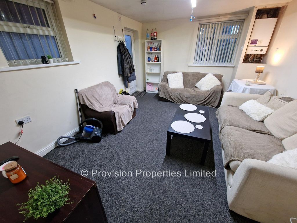 Property photo 3 of 8 Photo