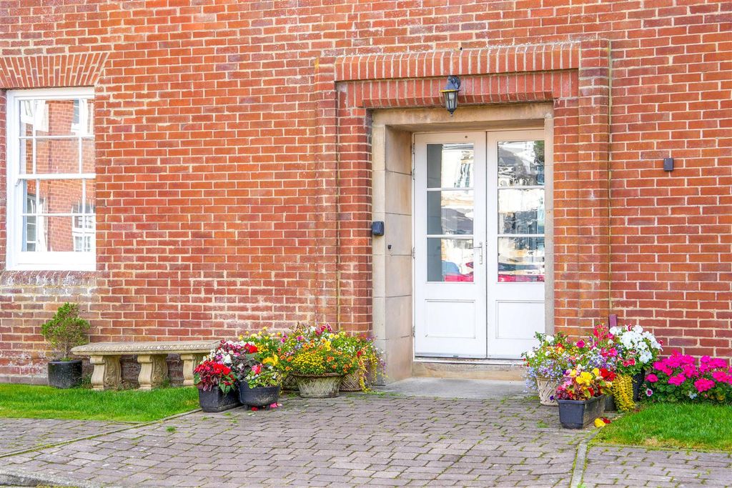 Property photo 2 of 26