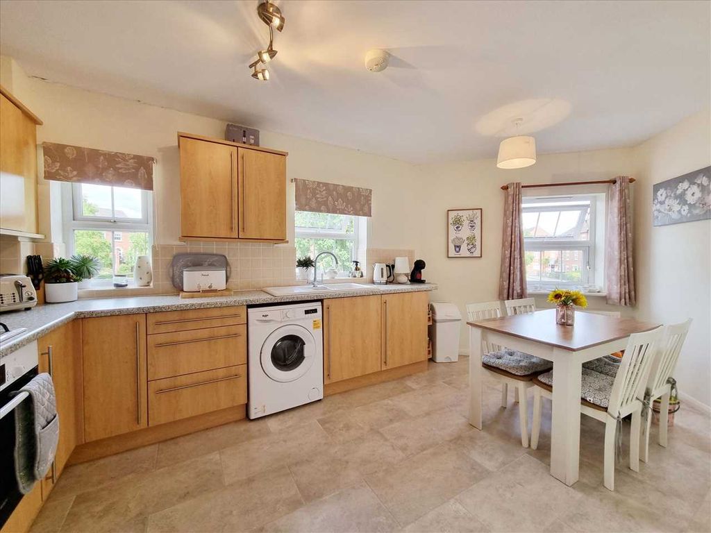 Property photo 2 of 9 Dining Kitchen: