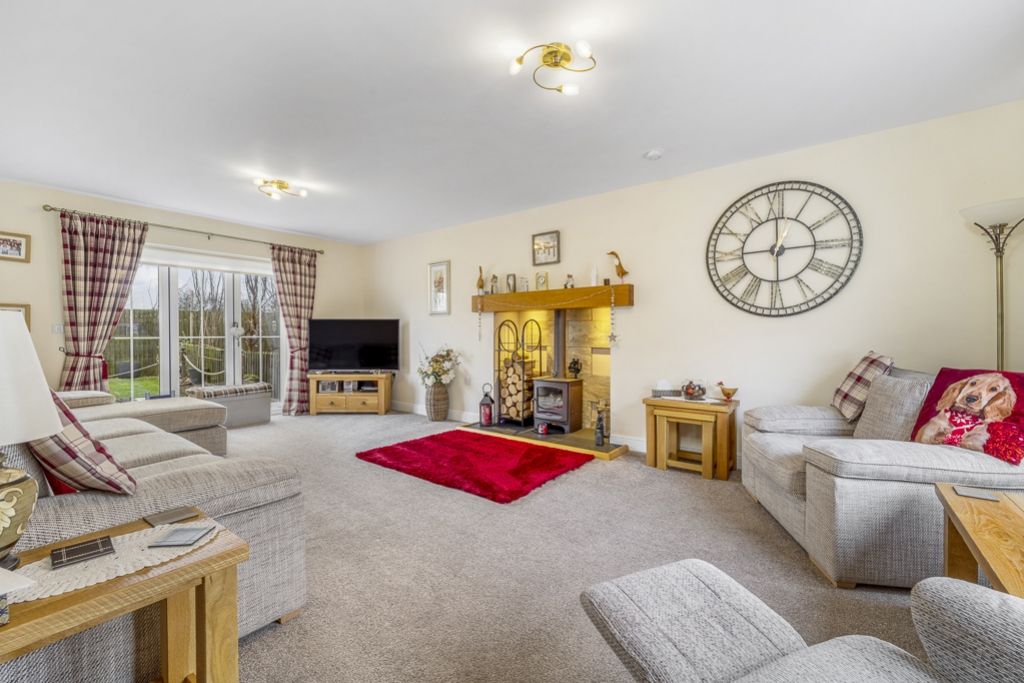 Property photo 3 of 37 10 Tower Gardens (Sutterton)-17