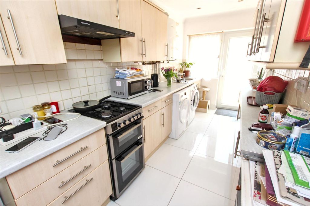 Property photo 2 of 23 Kitchen