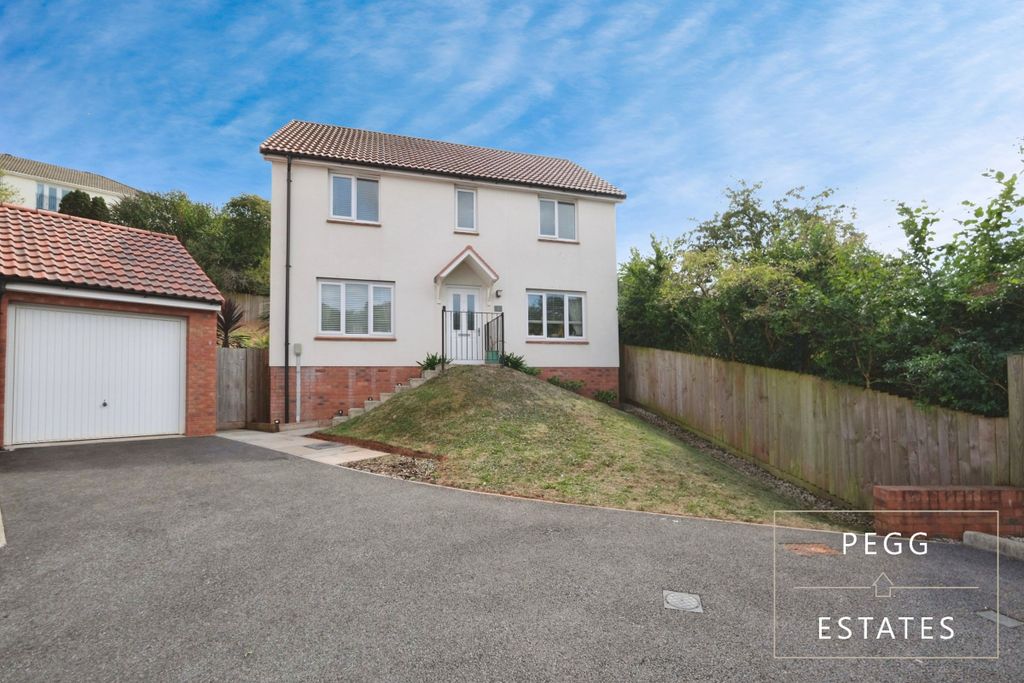Property photo 1 of 32