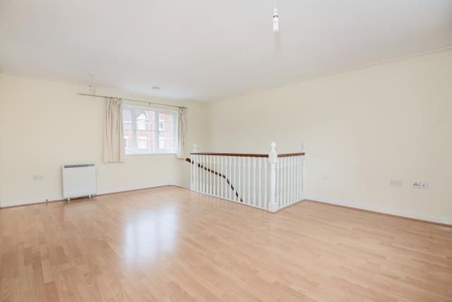 Property photo 3 of 8 Living Space