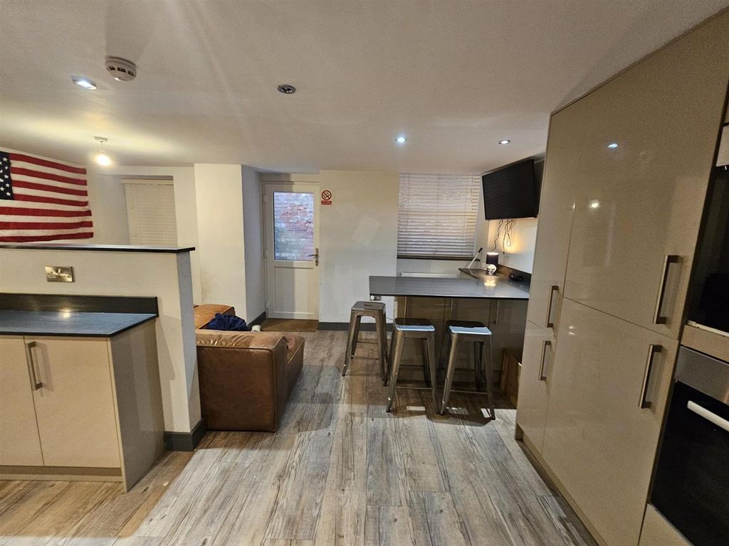 Property photo 3 of 23 349.Jpg