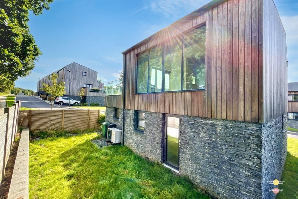 Property photo 2 of 21