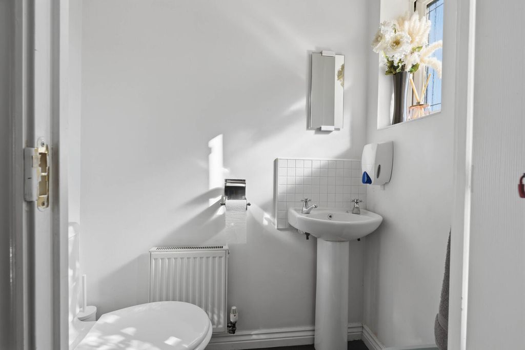 Property photo 3 of 23 WC