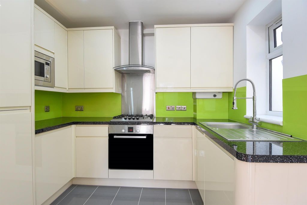 Property photo 2 of 8 Kitchen