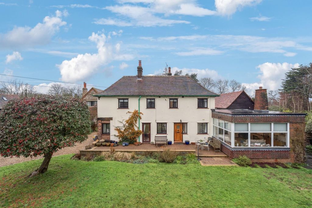 Property photo 2 of 33 Little Mapletree