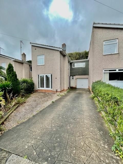 Property photo 2 of 18 Front Garden &amp; Parking.