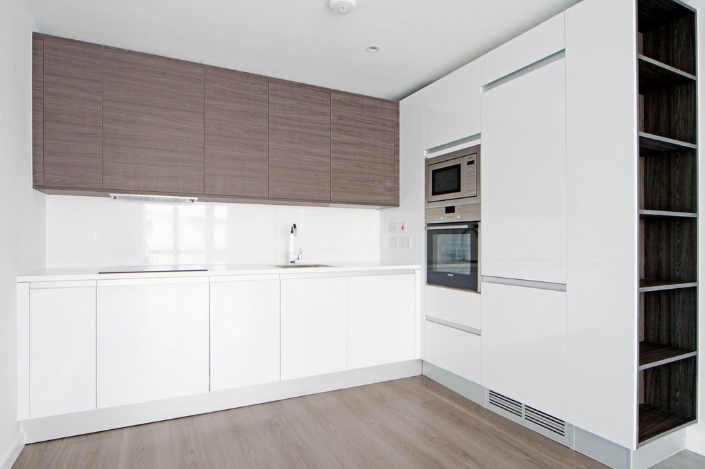 Property photo 3 of 11 Kitchen