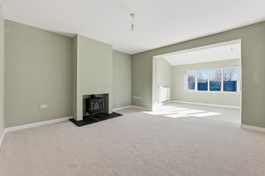 Property photo 3 of 31