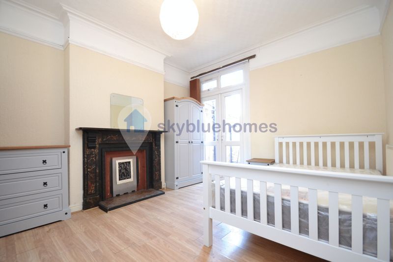 Property photo 1 of 8 Photo 6