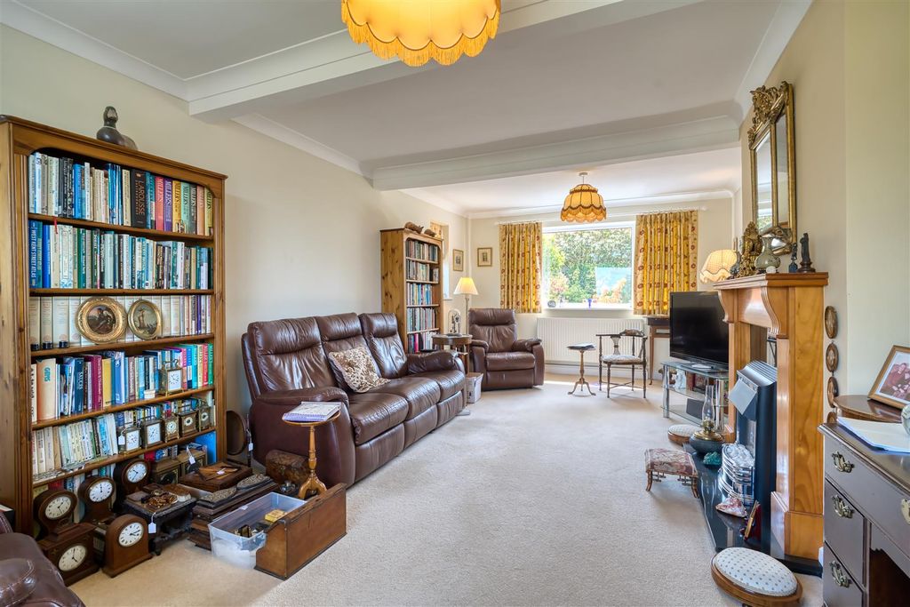 Property photo 3 of 10 Sitting Room