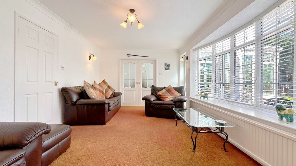 Property photo 2 of 23 Lounge