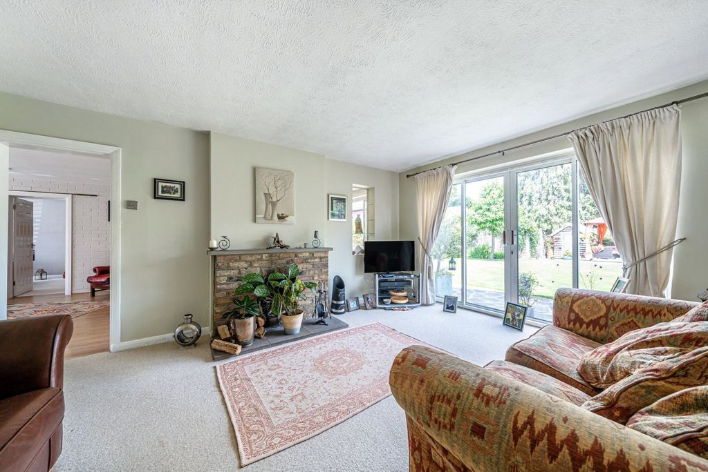 Property photo 3 of 16 Sitting Room