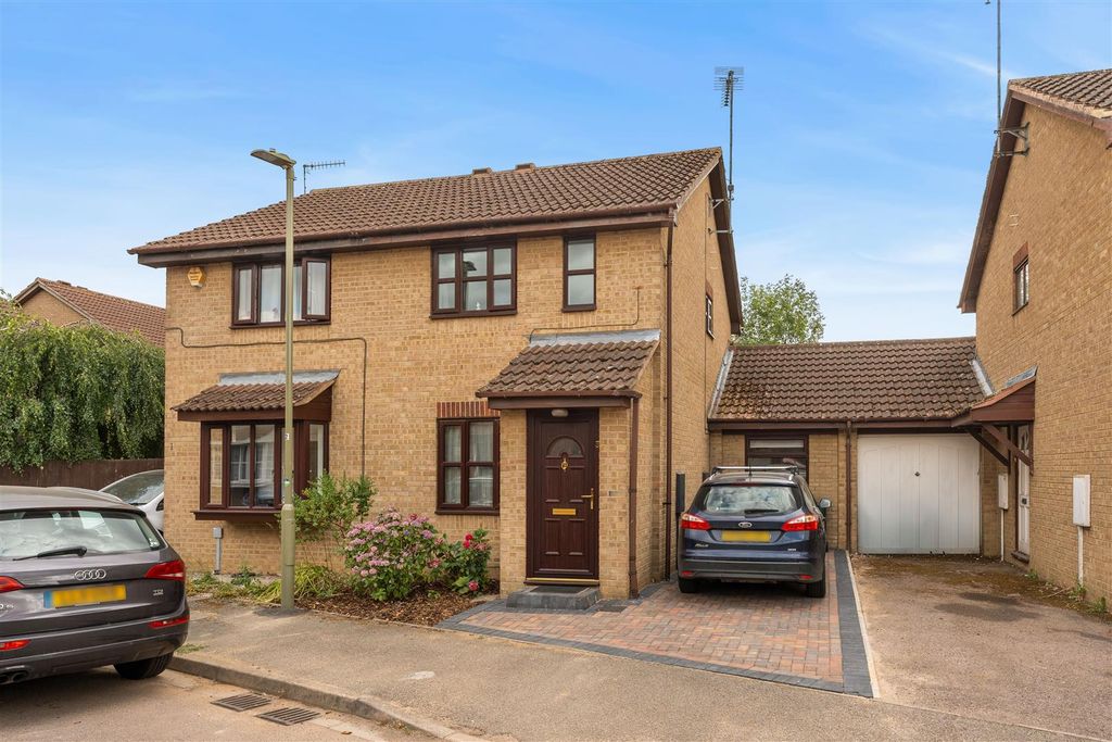Property photo 1 of 13 3 Beaulieu Close, Banbury-1.Jpg
