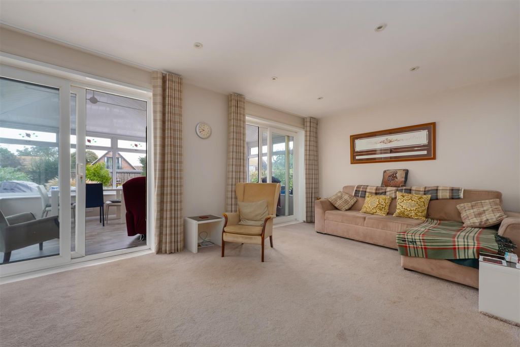 Property photo 2 of 17 Park Avenue, Birchington