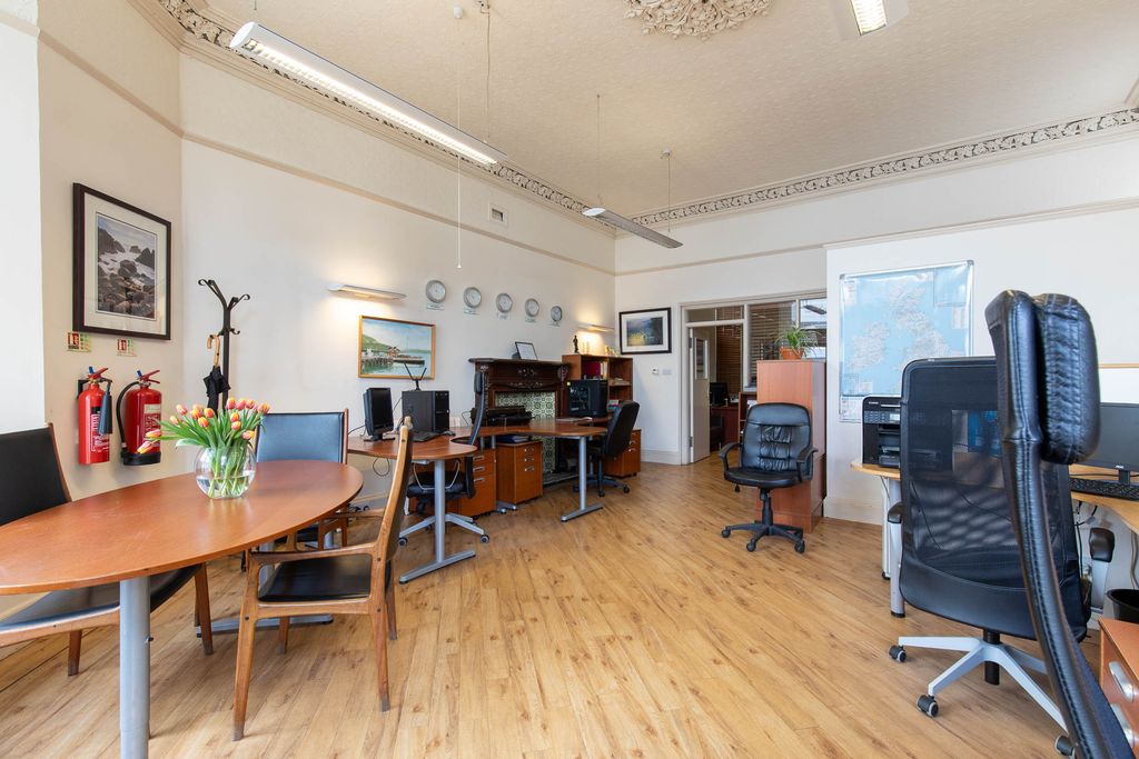 Property photo 3 of 32