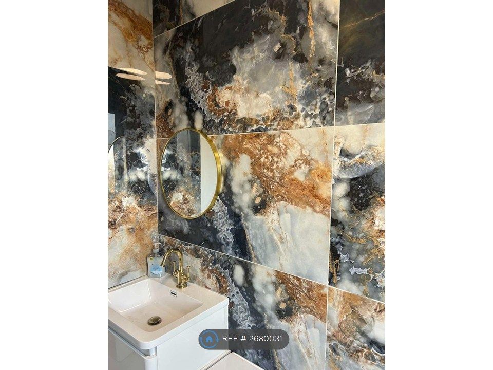 Property photo 1 of 12 Bathroom