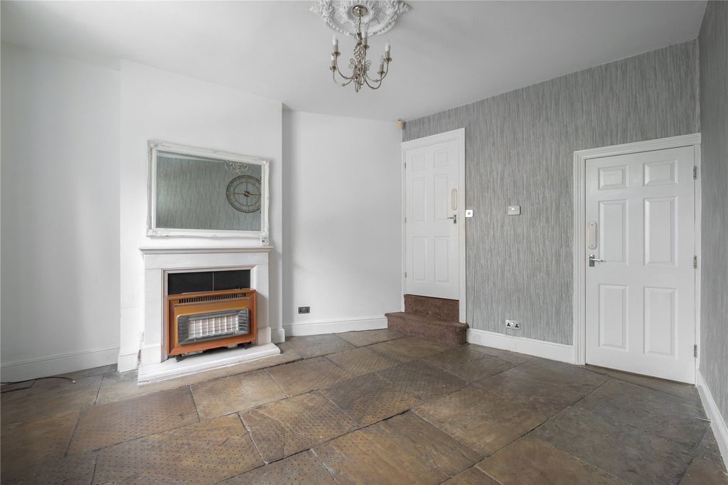 Property photo 2 of 11 Lounge
