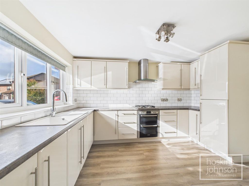 Property photo 2 of 14 Kitchen/Breakfast Room