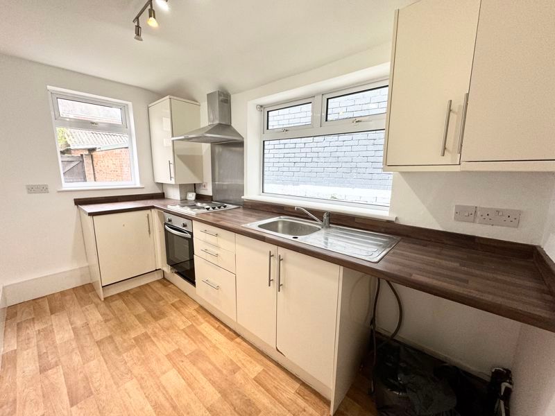 Property photo 3 of 11 Kitchen