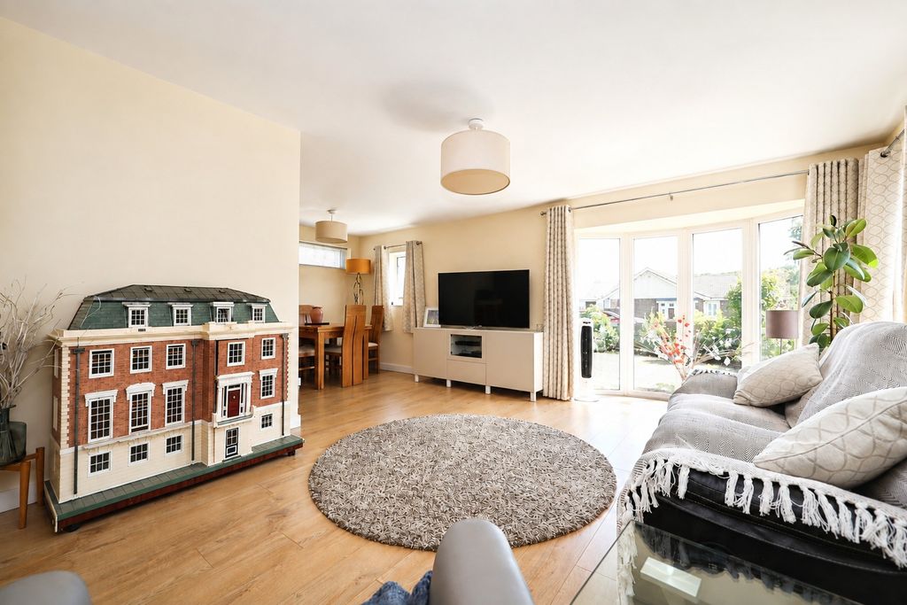 Property photo 2 of 28 5265452