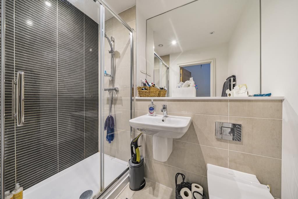 Property photo 3 of 10 Bathroom