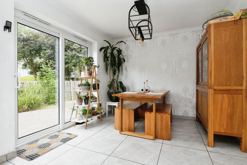 Property photo 2 of 15 Dining Area