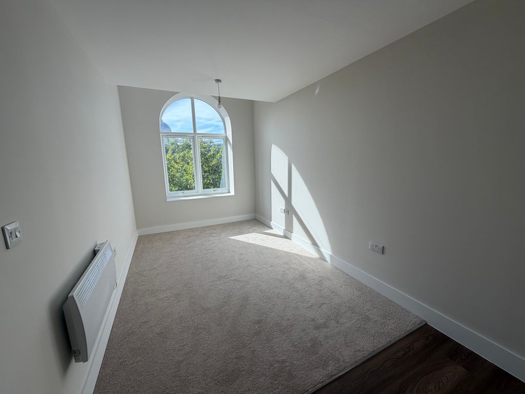 Property photo 2 of 5 Living Room