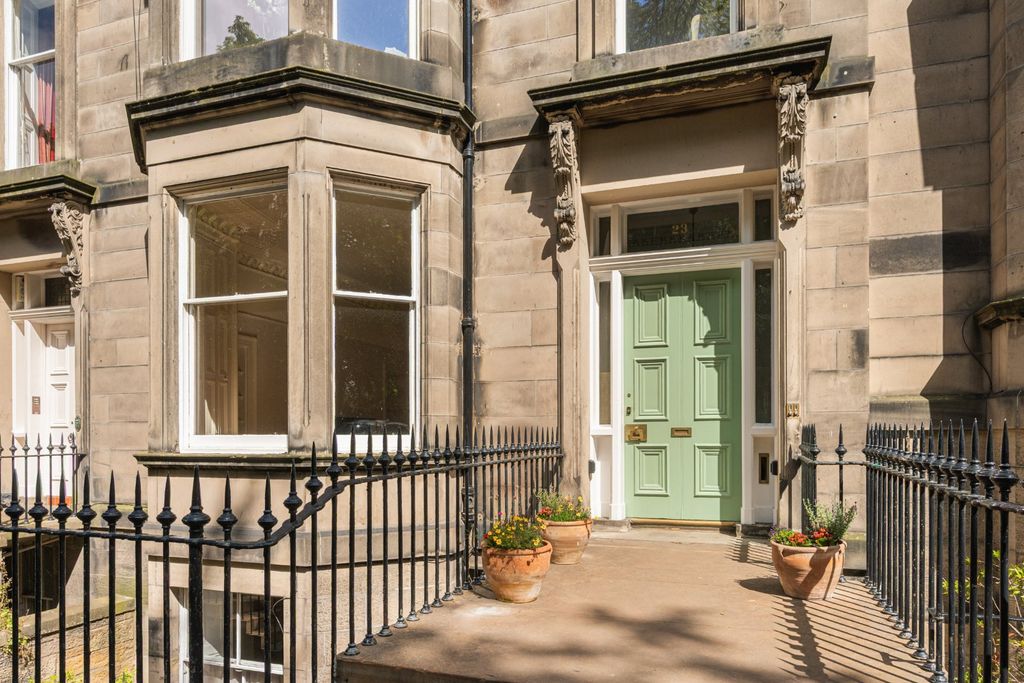 Property photo 2 of 21 Entrance