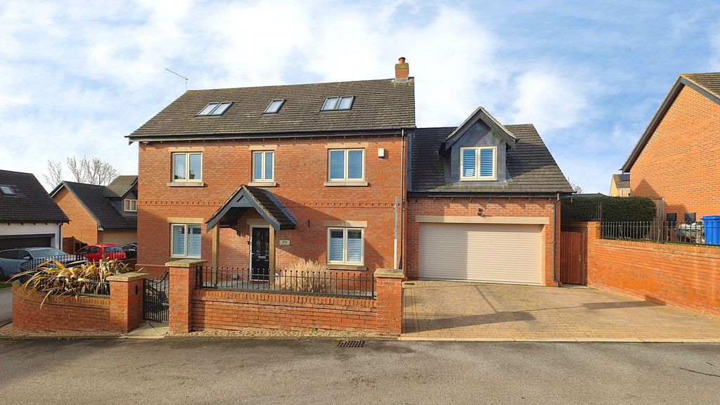 Property photo 1 of 38