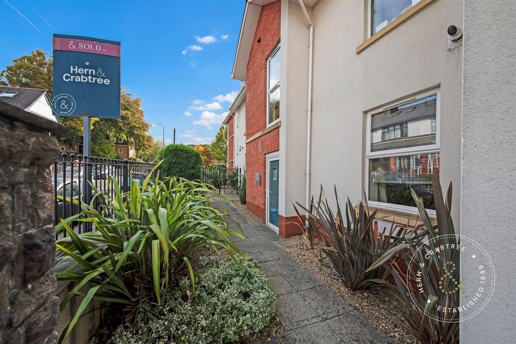 Property photo 1 of 17 Clive-Hall-Court-18.Jpg