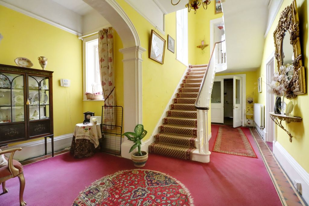 Property photo 3 of 31