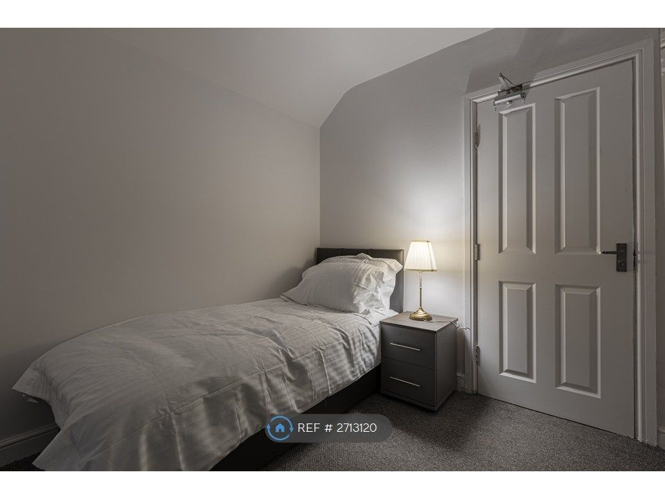 Property photo 2 of 35