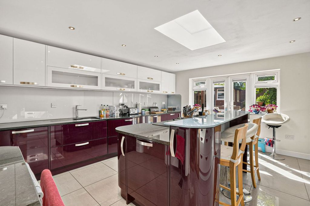 Property photo 2 of 19