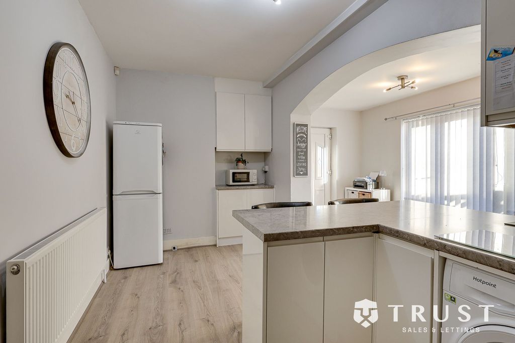 Property photo 2 of 28