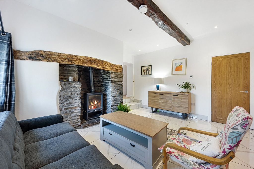 Property photo 2 of 28 Lounge