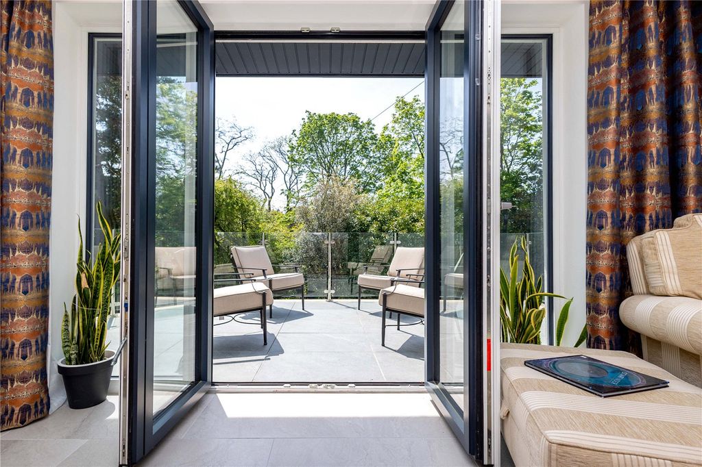 Property photo 2 of 43 Picture No. 70