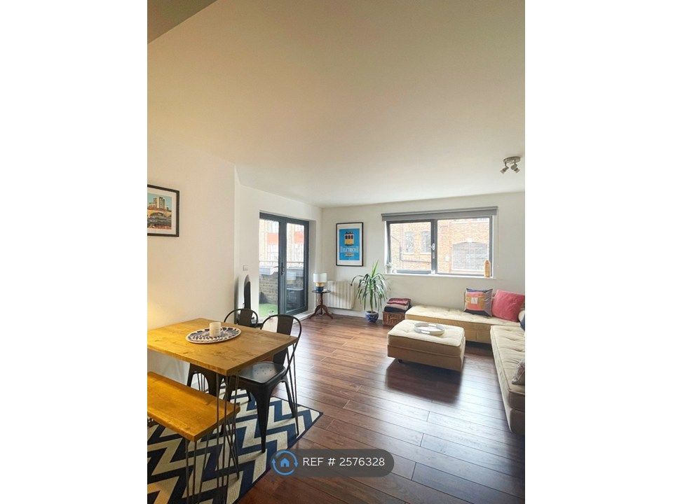 Property photo 1 of 11 Living Room